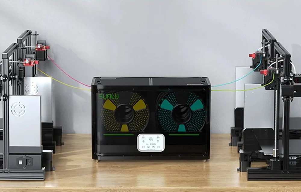 Suszarka SUNLU S4 podłączona do kilku drukarek 3D